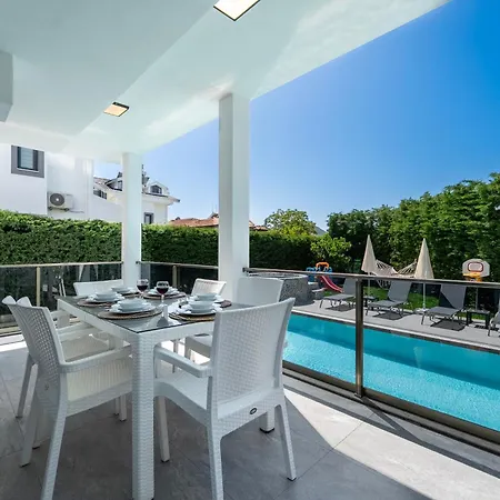 别墅 Luxury In The Center Of Hisaronu