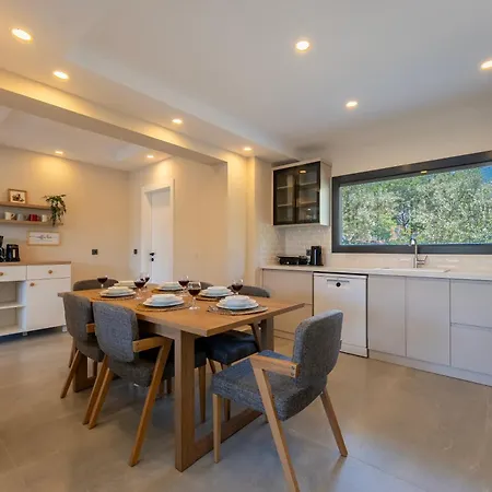 Luxury In The Center Of Hisaronu 别墅